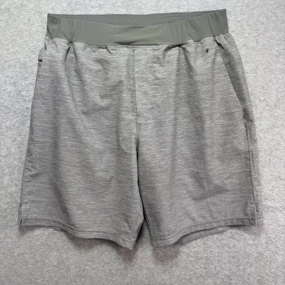 Veece Buckle Active Stretch Shorts Men’s Large Gray Athletic Performance